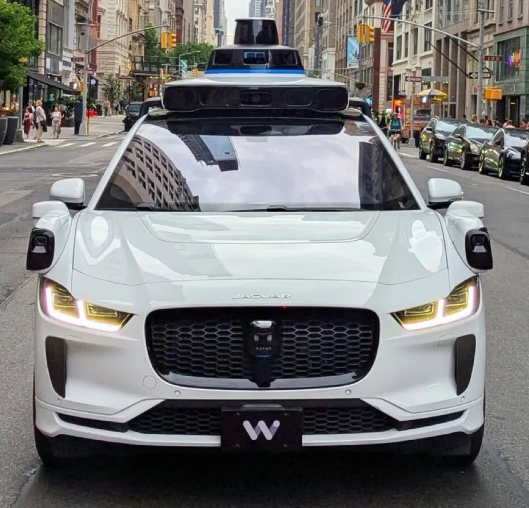 Avtonom Nəqliyyat Sürət Qazanır: Amma Hamı Razıdırmı?